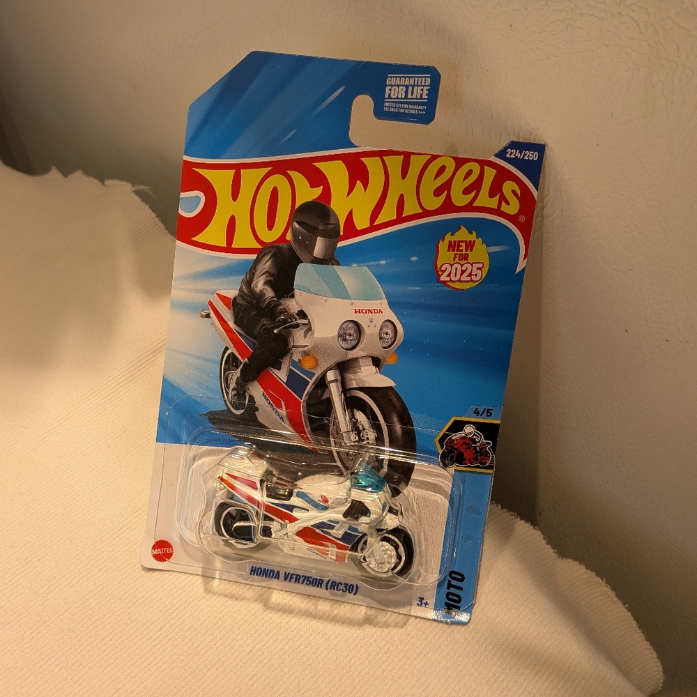 Hot Wheels Honda VFR750R (RC30) Diecast Bike NIP Moto 4/5